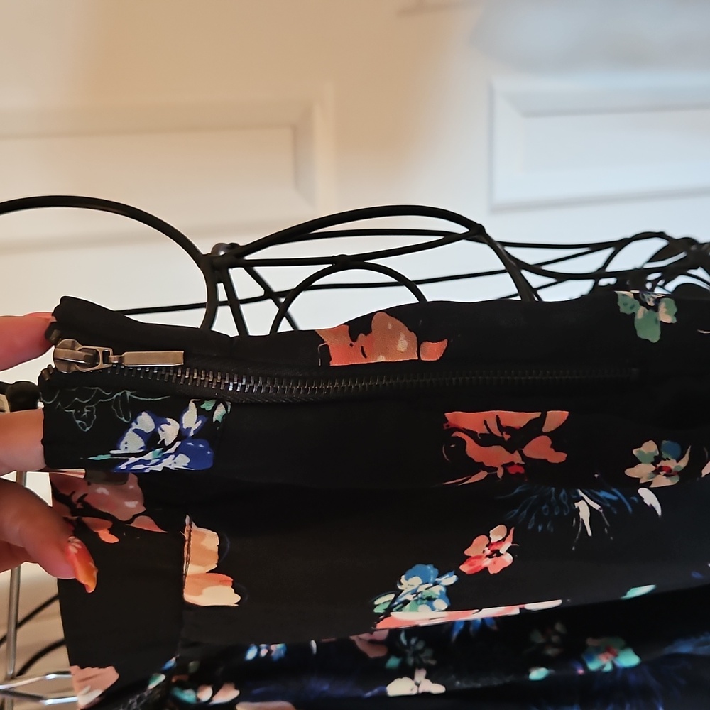 Floral‎ Shorts - Picture 2 of 3